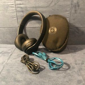 Beats Solo 3 Wireless Headphones - BARELY USED